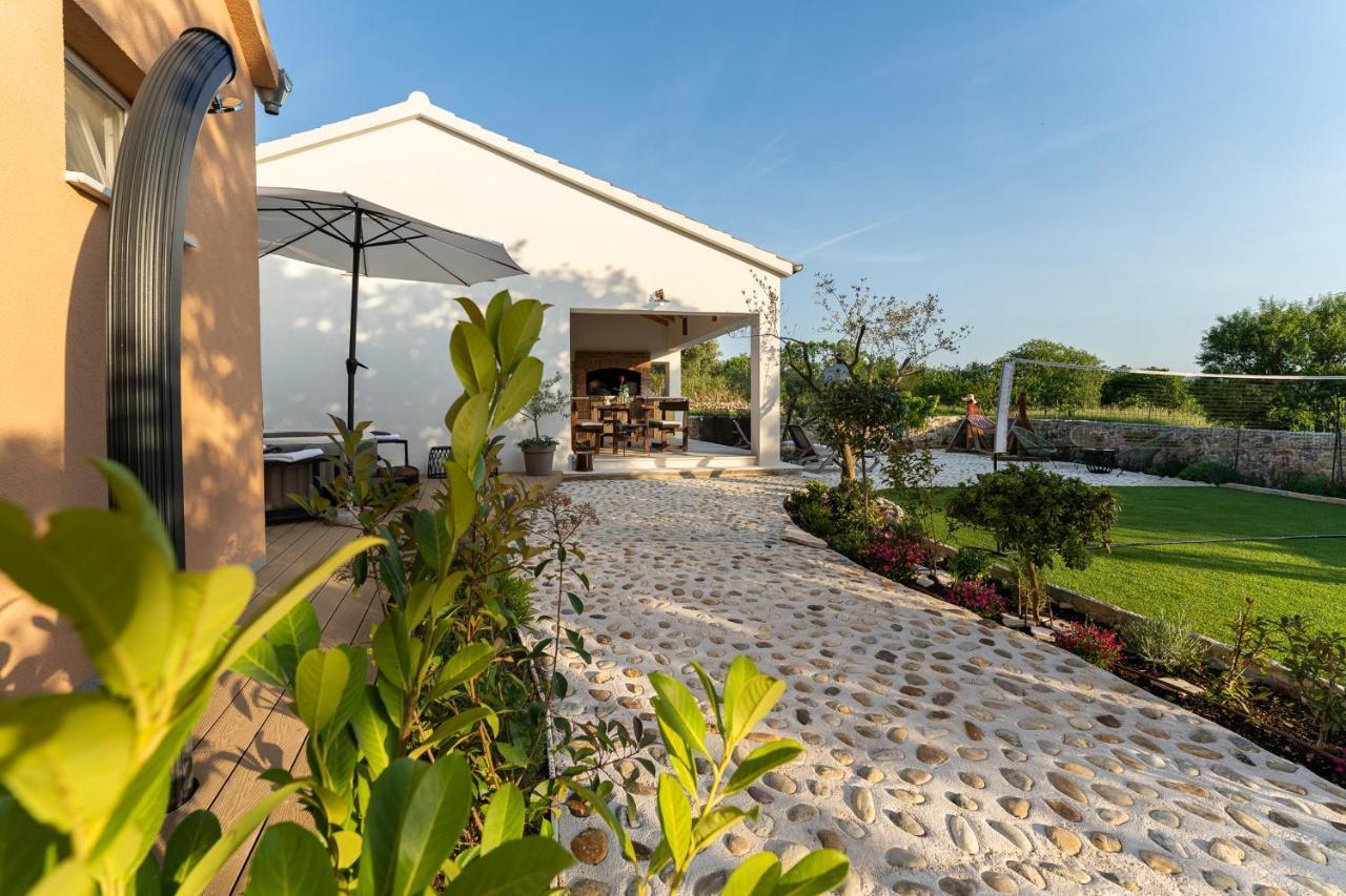 Holiday Home - Villa Thorak Anić Εξωτερικό φωτογραφία