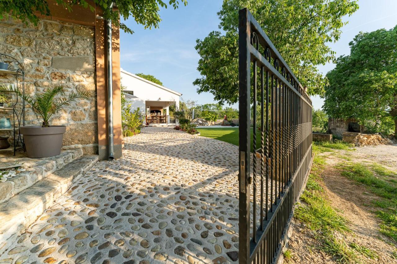 Holiday Home - Villa Thorak Anić Εξωτερικό φωτογραφία