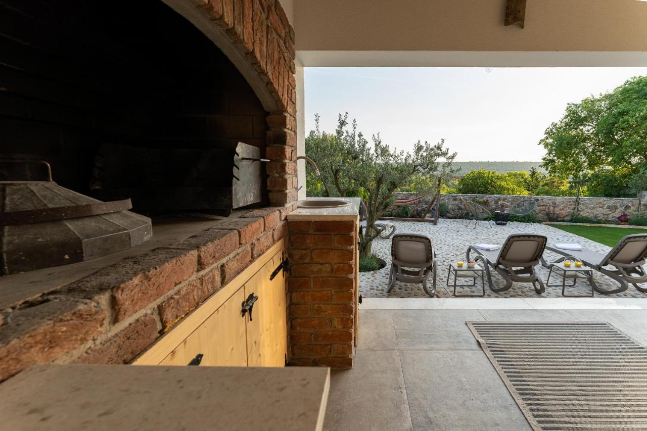 Holiday Home - Villa Thorak Anić Εξωτερικό φωτογραφία