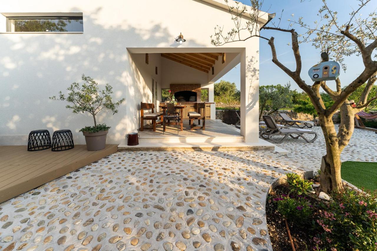 Holiday Home - Villa Thorak Anić Εξωτερικό φωτογραφία