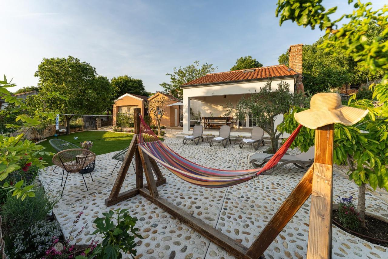 Holiday Home - Villa Thorak Anić Εξωτερικό φωτογραφία