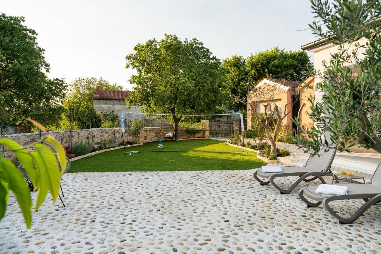 Holiday Home - Villa Thorak Anić Εξωτερικό φωτογραφία