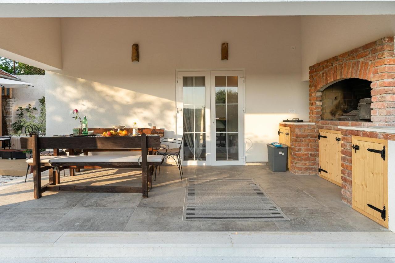 Holiday Home - Villa Thorak Anić Εξωτερικό φωτογραφία