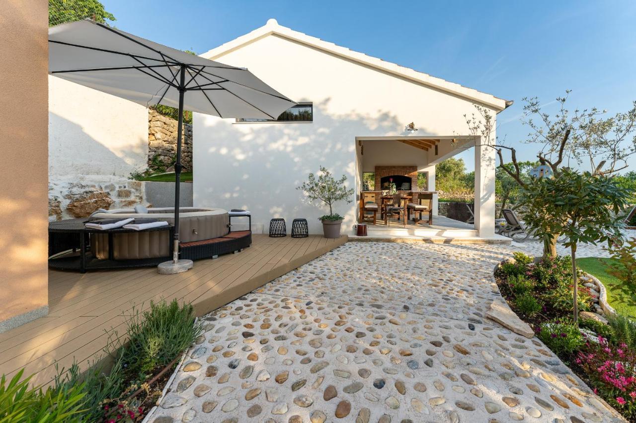 Holiday Home - Villa Thorak Anić Εξωτερικό φωτογραφία