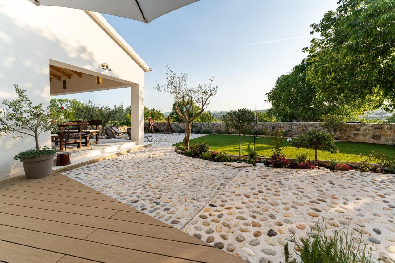 Holiday Home - Villa Thorak Anić Εξωτερικό φωτογραφία