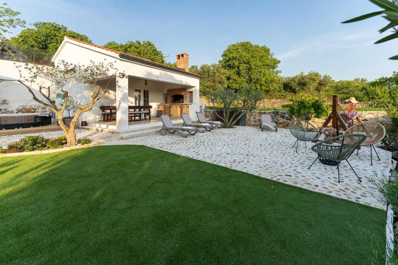 Holiday Home - Villa Thorak Anić Εξωτερικό φωτογραφία