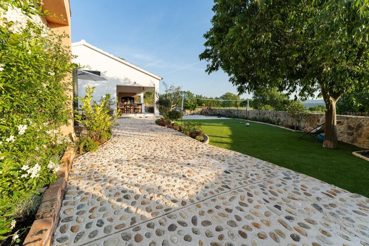 Holiday Home - Villa Thorak Anić Εξωτερικό φωτογραφία