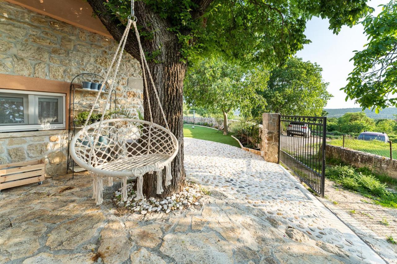 Holiday Home - Villa Thorak Anić Εξωτερικό φωτογραφία