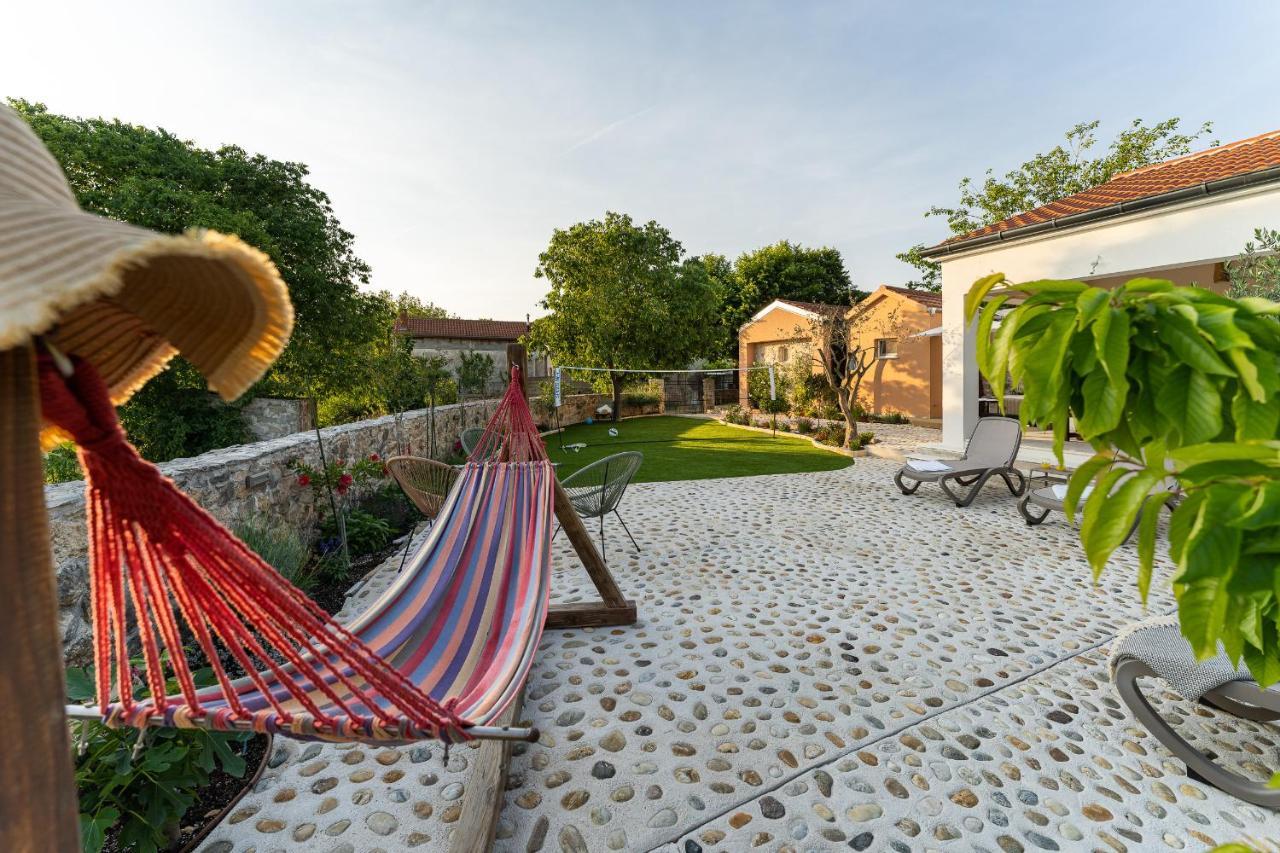 Holiday Home - Villa Thorak Anić Εξωτερικό φωτογραφία